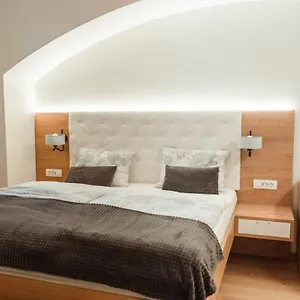 Operna Klet Hotel