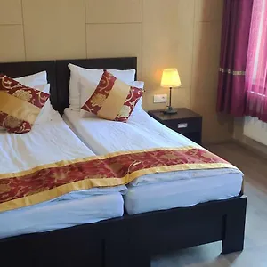 Sun-house Pension&restaurant -parkingfree- 3* Praga